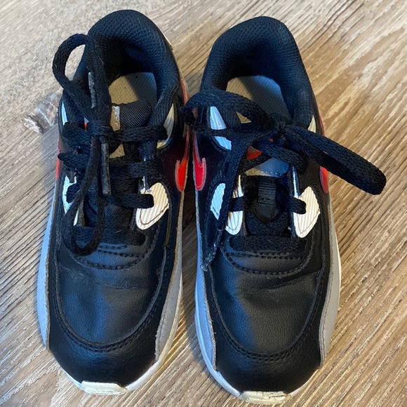 Nike AirMax Running Shoes - Picture 2 of 7